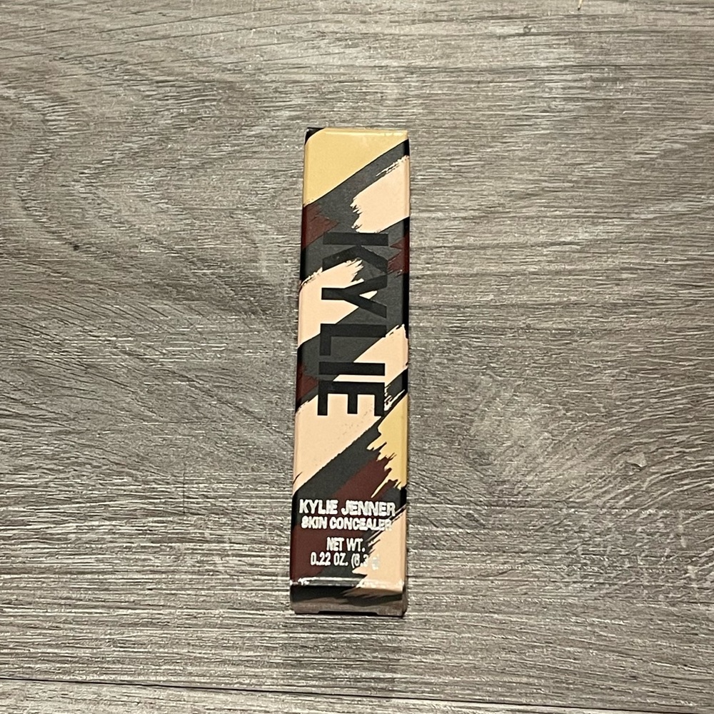 Kylie Jenner Kylie Cosmetics Concealer “Chai”